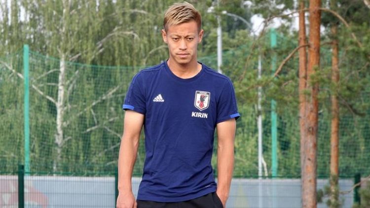 Soccer - Juggling Honda feels 'pressure' to perform for Victory