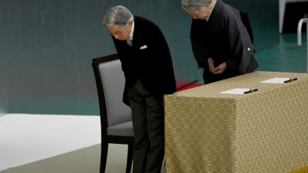 Le Japon commémore la fin de la guerre, Akihito exprime des "remords" Le Japon commémore la fin de la guerre, Akihito exprime des "remords"