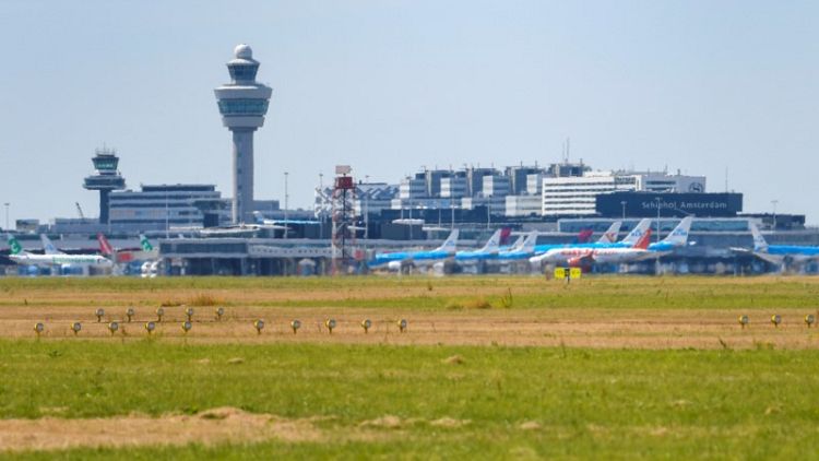 مشكلة فنية تعطل حركة الملاحة في مطار سخيبول لفترة وجيزة