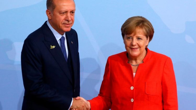 الرئاسة التركية: أردوغان وميركل بحثا هاتفيا تعزيز العلاقات والوضع في سوريا