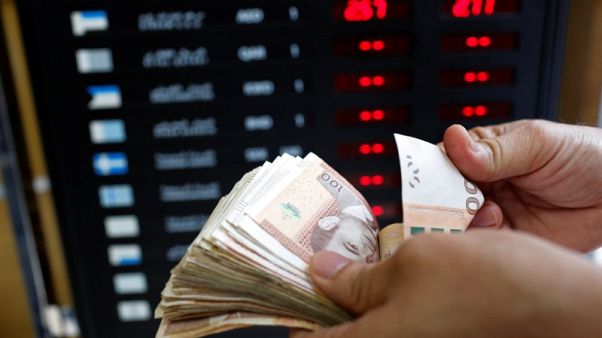مصرفيون: المغرب يحتاج إلى مزيد من الإصلاحات قبل خطوة جديدة على مسار تحرير العملة مصرفيون: المغرب يحتاج إلى مزيد من الإصلاحات قبل خطوة جديدة على مسار تحرير العملة