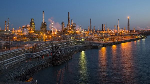 إدارة معلومات الطاقة: استهلاك مصافي التكرير في أمريكا من الخام يرتفع لمستويات قياسية إدارة معلومات الطاقة: استهلاك مصافي التكرير في أمريكا من الخام يرتفع لمستويات قياسية