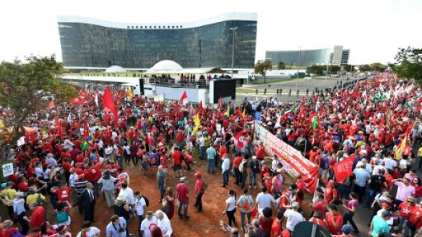 Brésil: le prisonnier Lula candidat à la présidentielle Brésil: le prisonnier Lula candidat à la présidentielle
