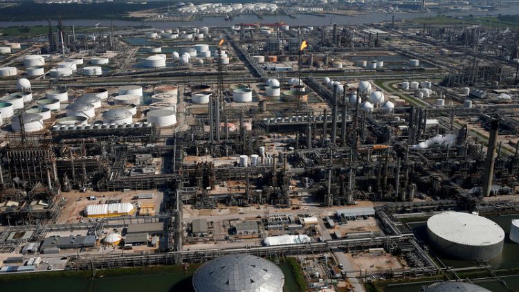 Texas, refineries urged to plan storm shutdowns to cut pollution