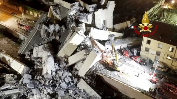 الشرطة الإيطالية: 38 قتيلا في انهيار جسر جنوة الشرطة الإيطالية: 38 قتيلا في انهيار جسر جنوة