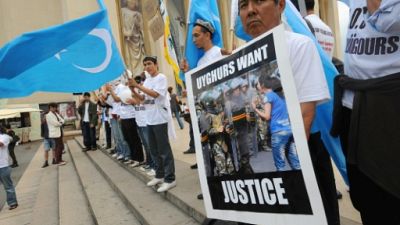 Des militants ouïghours manifestent à Paris le 8 juillet 2009
