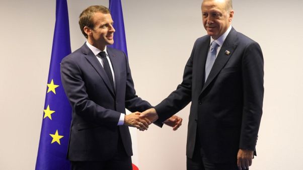 مصدر تركي: أردوغان وماكرون يتعهدان بتعزيز العلاقات الاقتصادية مصدر تركي: أردوغان وماكرون يتعهدان بتعزيز العلاقات الاقتصادية