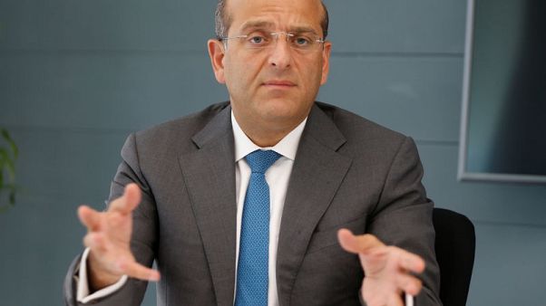 البنوك اللبنانية تسعى لجذب الدولارات للحفاظ على ربط العملة لكن الاقتصاد يتباطأ البنوك اللبنانية تسعى لجذب الدولارات للحفاظ على ربط العملة لكن الاقتصاد يتباطأ