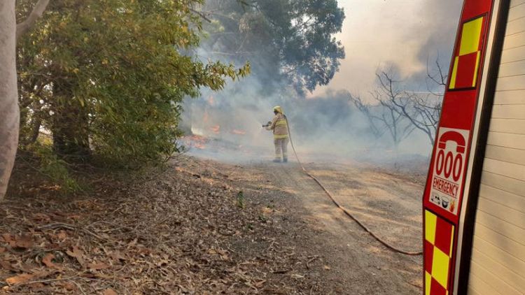 Waterbomber pilot killed fighting Australian wildfires
