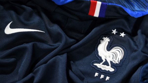 Equipe de France: file d'attente à la boutique de la FFF pour le maillot à deux étoiles Equipe de France: file d'attente à la boutique de la FFF pour le maillot à deux étoiles