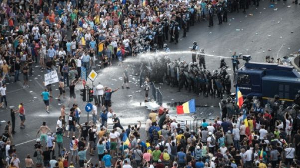 Bucarest dénonce une "tentative de renverser le gouvernement par la force" Bucarest dénonce une "tentative de renverser le gouvernement par la force"