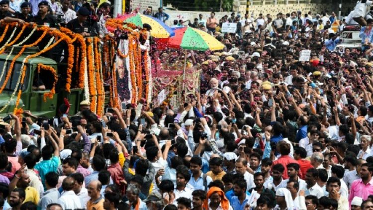 Des milliers d'Indiens aux funérailles de leur ex-Premier ministre