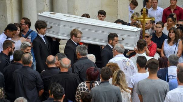 Emotion et retenue dans l'Hérault pour l'adieu au rugbyman Louis Fajfrowski Emotion et retenue dans l'Hérault pour l'adieu au rugbyman Louis Fajfrowski