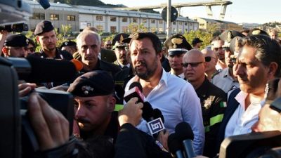 Après l'effondrement du pont à Gênes, le gouvernement dans la surenchère