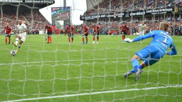 Le Paris SG gagne à Guingamp 3-1, grâce à un doublé de Mbappé et un but de Neymar Le Paris SG gagne à Guingamp 3-1, grâce à un doublé de Mbappé et un but de Neymar