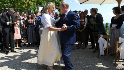 Autriche: présence polémique de Poutine au mariage de la chef de la diplomatie