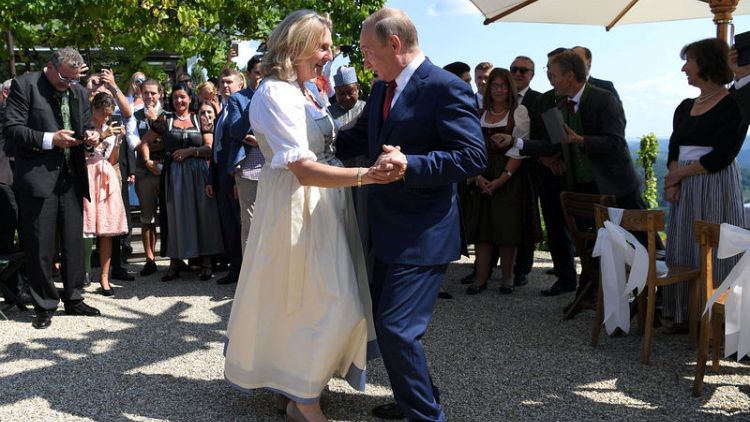 Cossacks and flowers as Putin dances at Austrian minister's wedding