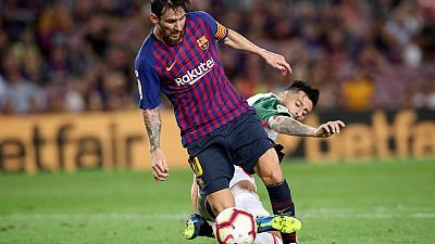 Clever Messi free kick helps Barca to opening win over Alaves