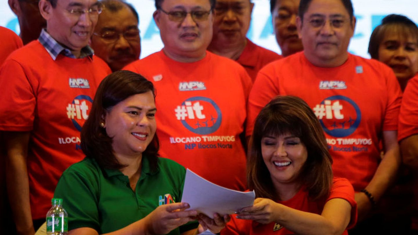 Habang nagsimulang mag-flag si Duterte sa Pilipinas, naabot ng kanyang anak ang...