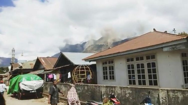 Series of quakes rocks Indonesia's Lombok, causing panic