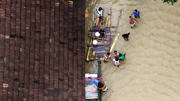 Focus shifts to rescues as rain abates in India's flood-hit Kerala Focus shifts to rescues as rain abates in India's flood-hit Kerala