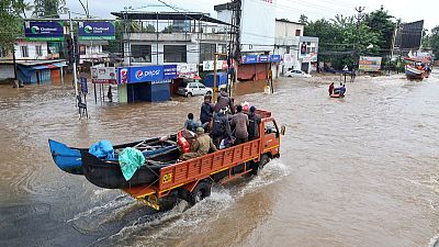 كيرالا الهندية تلتقط أنفاسها مع تراجع الأمطار وارتفاع قتلى الفيضانات إلى 200