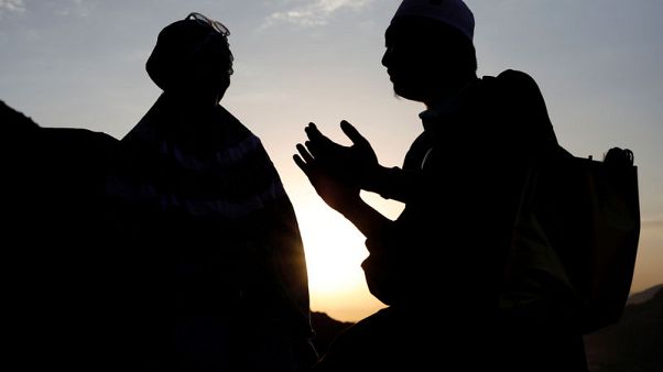 على جبل النور.. حجاج يتلمسون خطى النبي محمد إلى غار حراء على جبل النور.. حجاج يتلمسون خطى النبي محمد إلى غار حراء