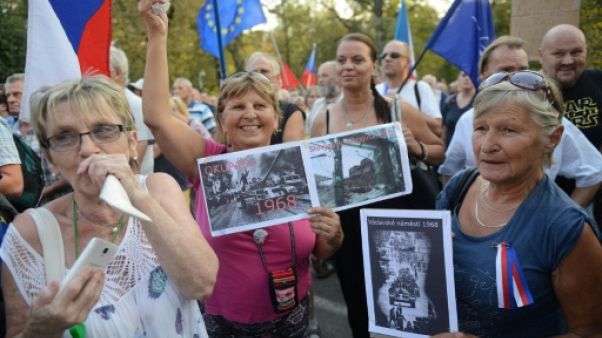 50 ans après la répression du "Printemps de Prague", manifestation devant l'ambassade russe 50 ans après la répression du "Printemps de Prague", manifestation devant l'ambassade russe