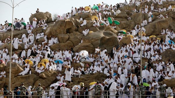 الحجاج يلقون اللوم على فرقة العرب في نقل السفارة الأمريكية للقدس الحجاج يلقون اللوم على فرقة العرب في نقل السفارة الأمريكية للقدس