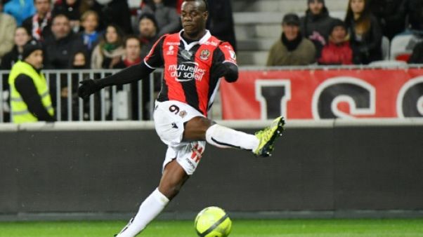 Ligue 1: l'attaquant italien Mario Balotelli reste à Nice Ligue 1: l'attaquant italien Mario Balotelli reste à Nice