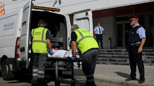 Espagne: l'assaillant du commissariat était gay et suicidaire, selon sa femme Espagne: l'assaillant du commissariat était gay et suicidaire, selon sa femme
