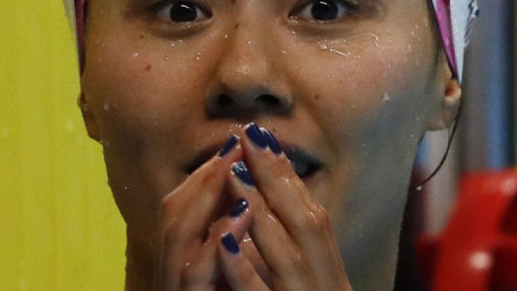 "عروس البحر" ليو تسجل رقما قياسيا عالميا بسباق 50 مترا ظهرا