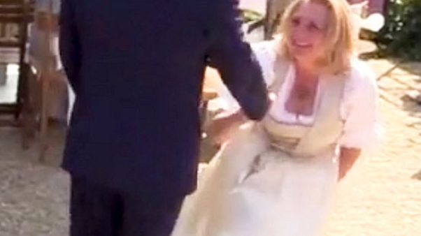 A bow or a curtsey? Austrian minister's gesture to Putin sparks furore A bow or a curtsey? Austrian minister's gesture to Putin sparks furore
