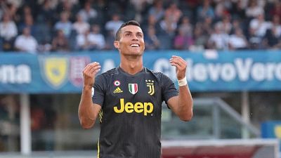 CR7 tra tifosi Juve, autografi e selfie CR7 tra tifosi Juve, autografi e selfie