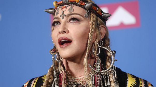 مادونا تدافع عن نفسها بعد رد فعل عنيف على كلمتها في رثاء أريثا فرانكلين مادونا تدافع عن نفسها بعد رد فعل عنيف على كلمتها في رثاء أريثا فرانكلين