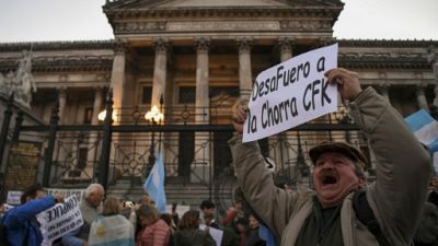 Mobilisation pour la levée de l'immunité de l'ex-présidente Kirchner