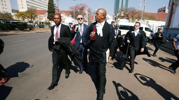 Hundreds gather to watch legal showdown over Zimbabwe vote Hundreds gather to watch legal showdown over Zimbabwe vote