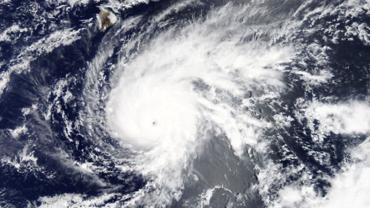الإعصار لين يقترب من ولاية هاواي الأمريكية