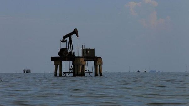 U.S. oil extends gains after crude inventories decline U.S. oil extends gains after crude inventories decline