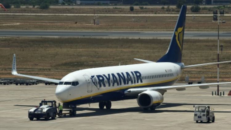 Grèves: Ryanair s'entend avec le syndicat des pilotes irlandais 
