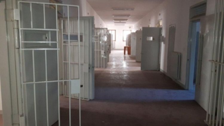Minore incendia cella carcere Catanzaro