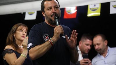 Alpini contro maglietta Salvini