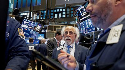 وول ستريت تفتح مستقرة والأنظار على مؤتمر المركزي