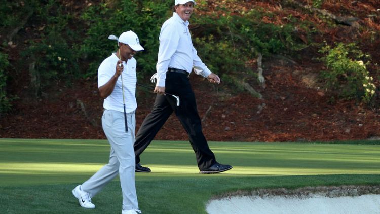 Knockout unlikely as Woods, Mickelson step into PPV ring