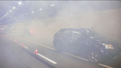 Mezzo in fiamme sulla A14, danni ingenti Mezzo in fiamme sulla A14, danni ingenti