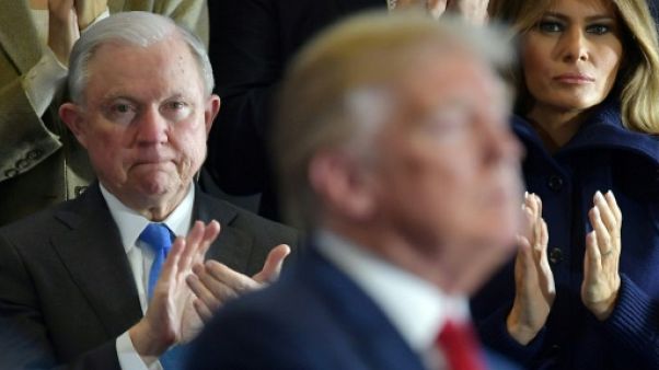 Trump raille une nouvelle fois son ministre de la Justice Trump raille une nouvelle fois son ministre de la Justice