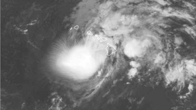 Rétrogradé en tempête tropicale, Lane déverse des trombes d'eau sur Hawaï