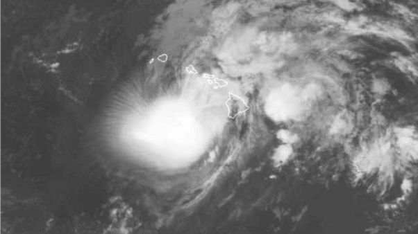 Rétrogradé en tempête tropicale, Lane déverse des trombes d'eau sur Hawaï Rétrogradé en tempête tropicale, Lane déverse des trombes d'eau sur Hawaï