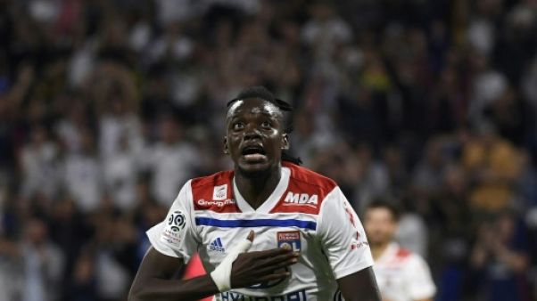 Ligue 1: Lyon bat Strasbourg 2-0 et recolle au groupe de tête Ligue 1: Lyon bat Strasbourg 2-0 et recolle au groupe de tête