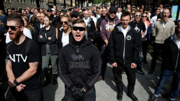 Suède: 300 néonazis manifestent sous les huées à Stockholm Suède: 300 néonazis manifestent sous les huées à Stockholm